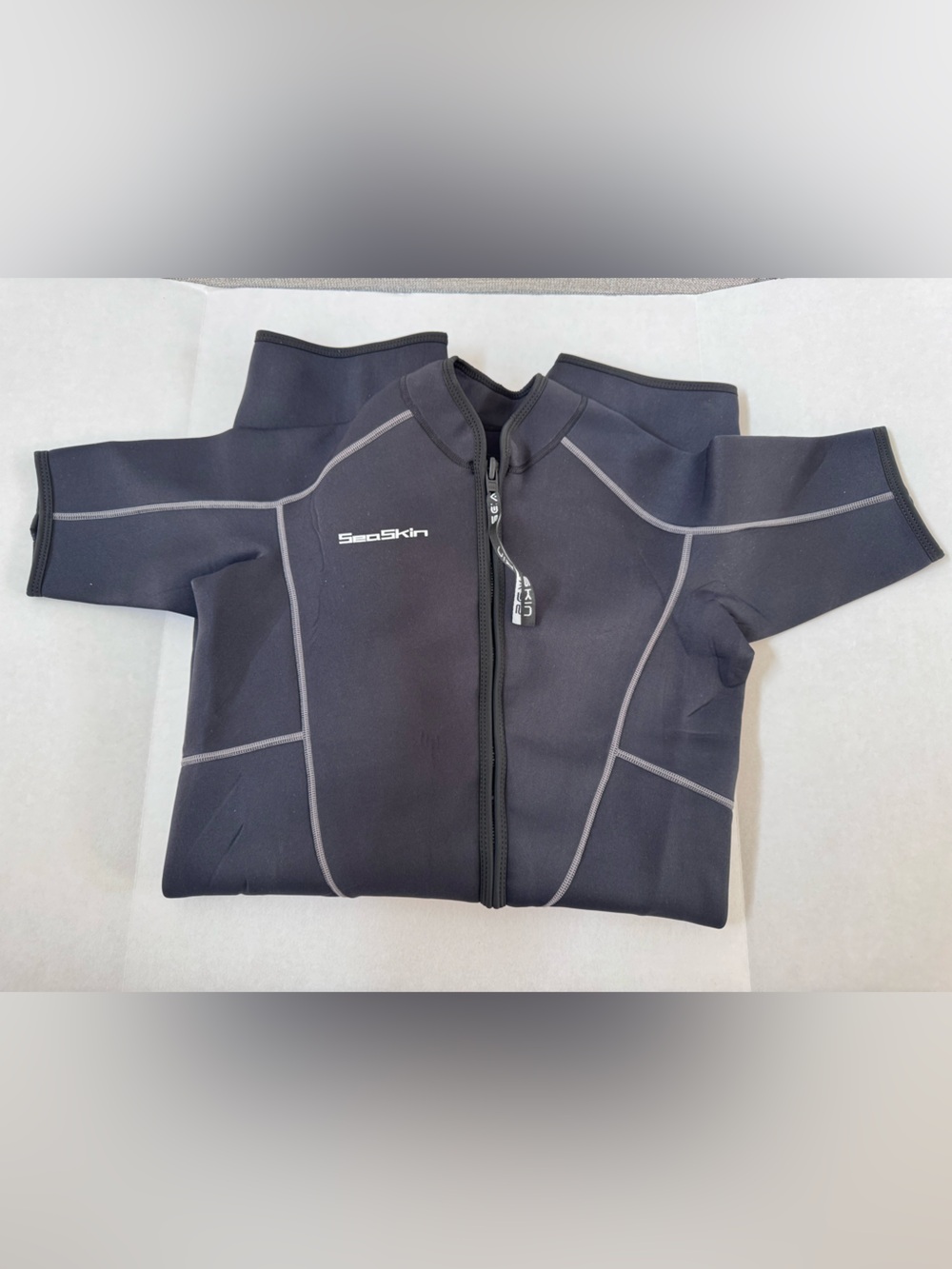 SeaSkin Men's Wetsuit Black with Gray Stitching Size L